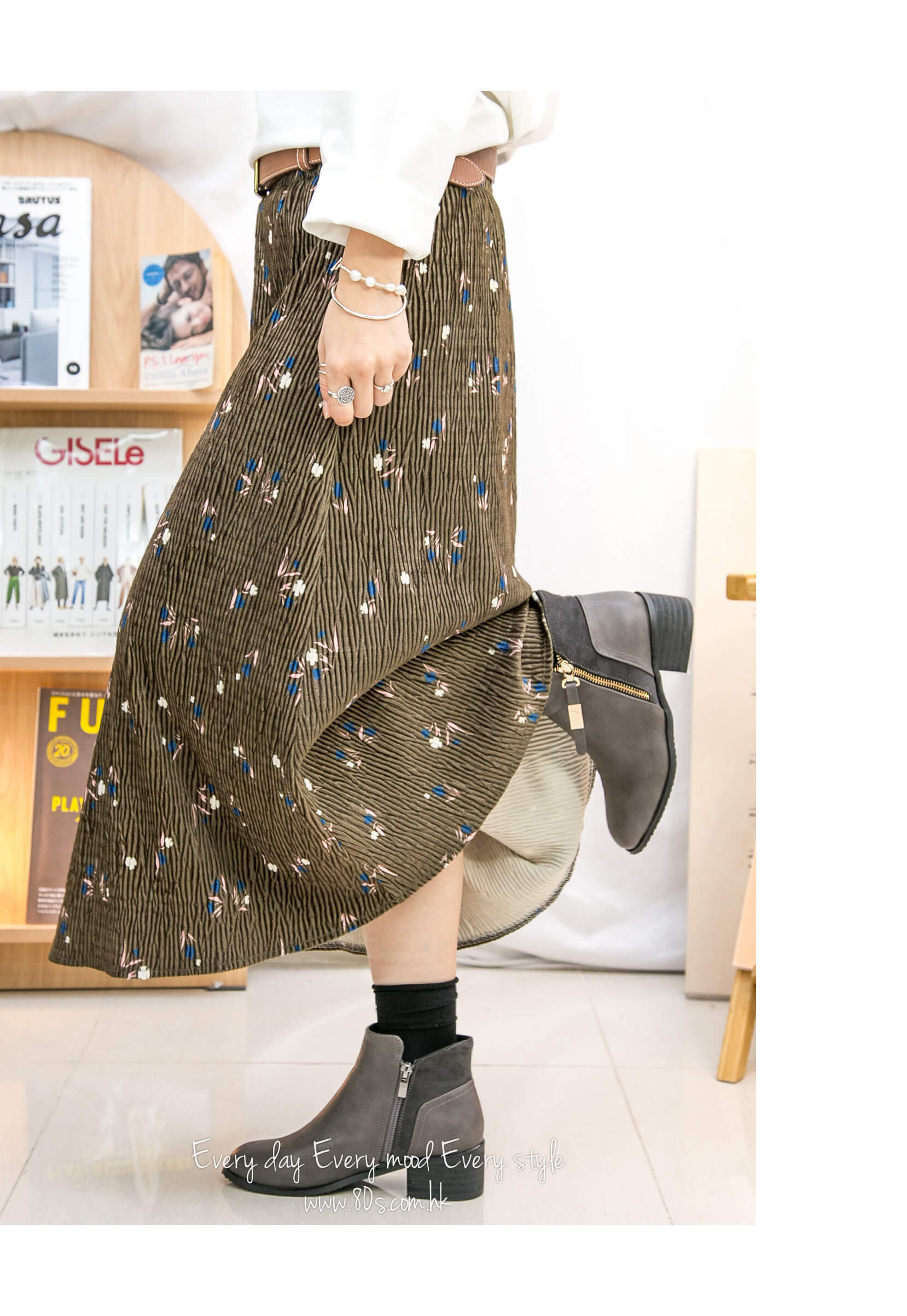 2215-1192A- Vintage - 花花PRINT ‧ 坑紋燈芯絨料 ‧ 橡根腰半截裙 (韓國)  